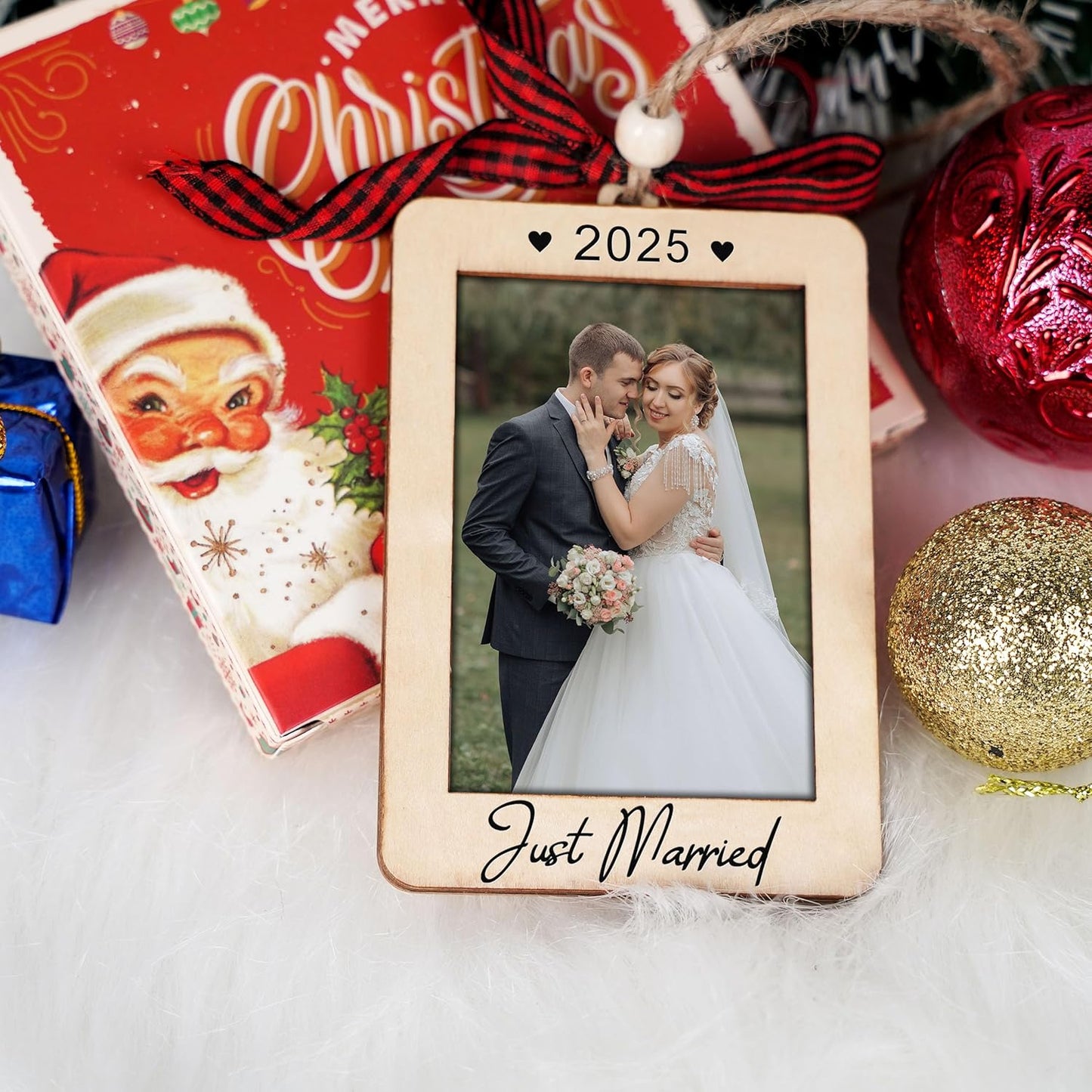Just Married Picture Frame Ornament 2025 - Wedding Gifts for Newlyweds - Just Married Ornaments 2025 - First Christmas Married Ornament 2025 - Newlyweds Gifts For Couples - Mr And Mrs Wedding Gift