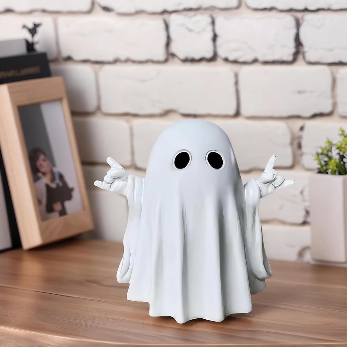 Halloween Ghost Figurine Cute Spooky Resin Ghost Statue Funny Ghost Ornaments, Indoor Spooky Home Decor