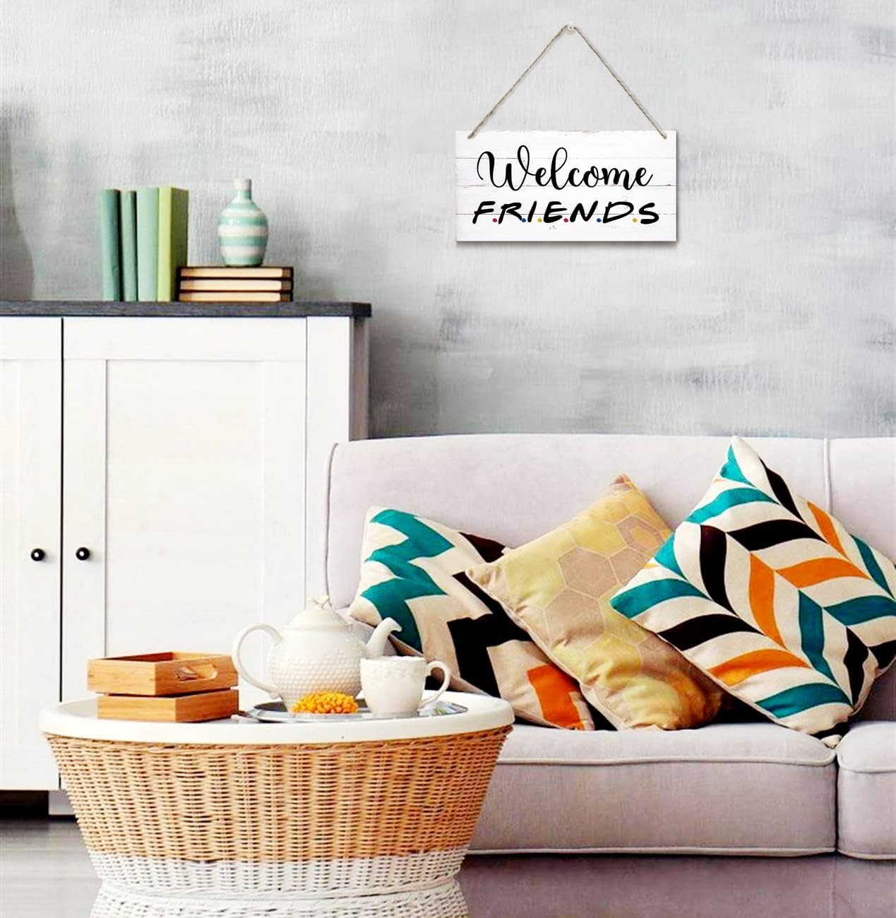 Welcome Friends Decor Sign, Hanging Wood Sign Home Decorative, Printed Wood Wall Art Sign, Friends Welcome Sign, Front Door Wall Decor, Welcome Friends Door Sign Porch Decor 12 * 6inch