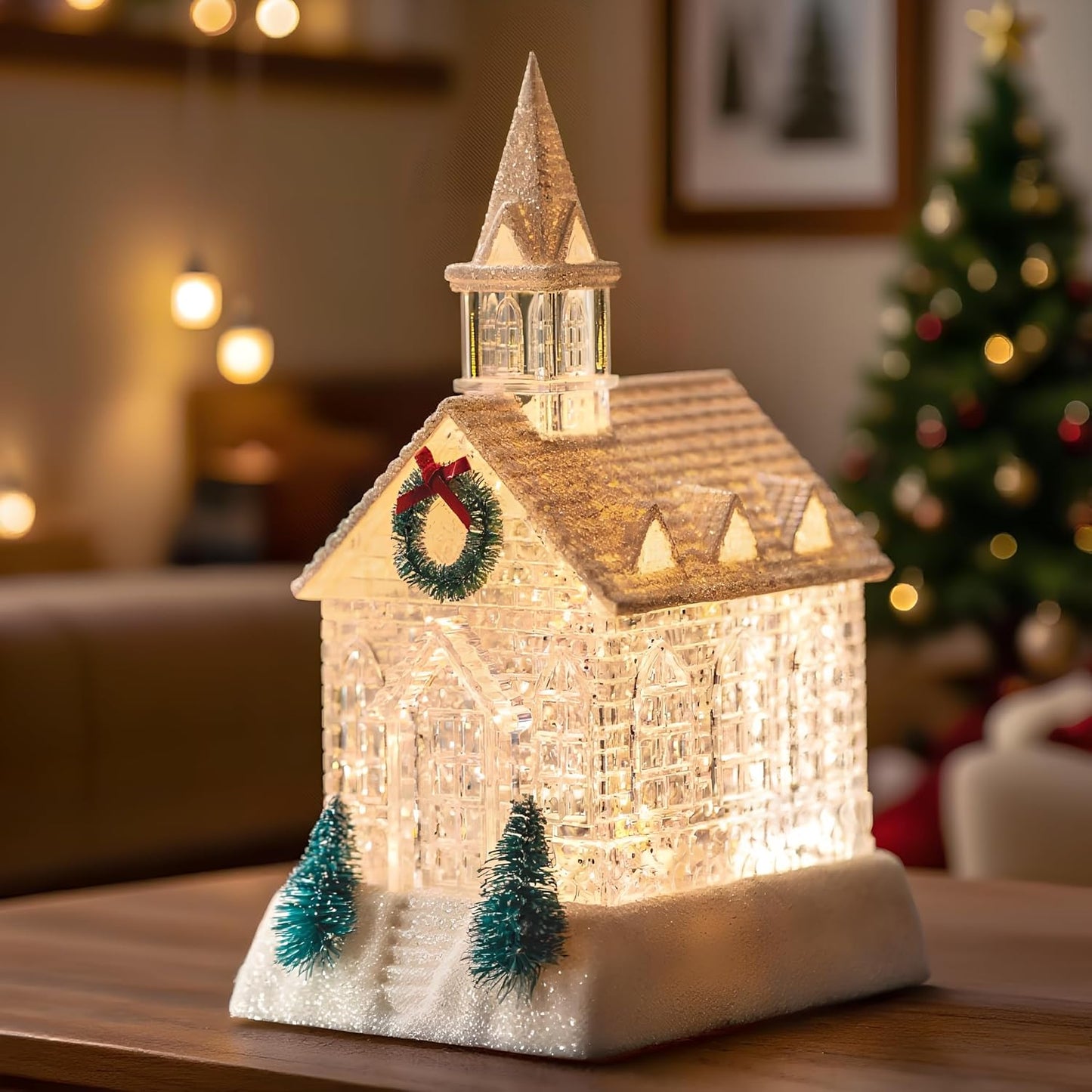 Christmas Lighted Church Water Lantern Snow Globe with Evergreens and Wreath， USB Lined/Battery Operated Lighted Lantern for Christmas Festival Decoration Gifts