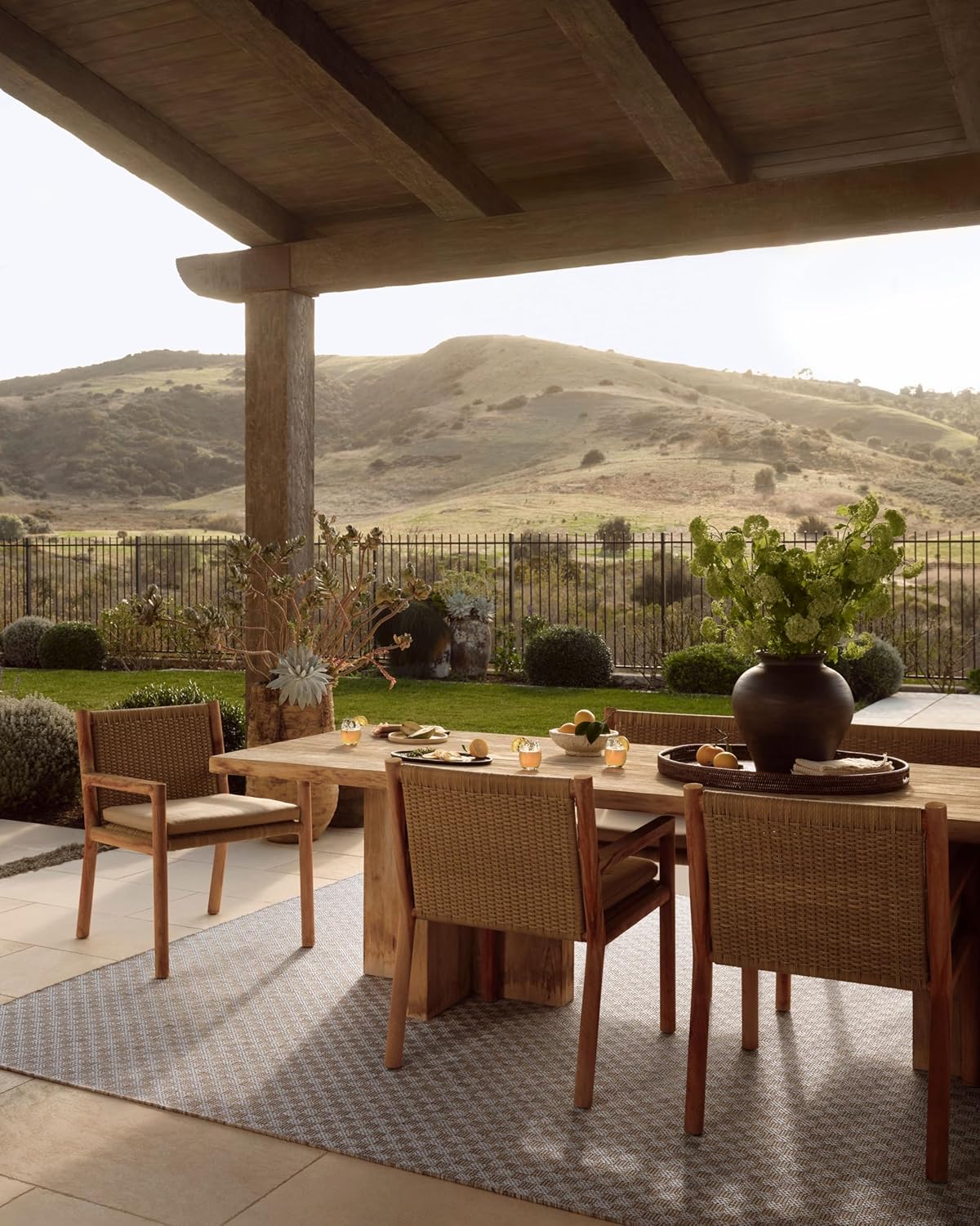 Loloi Amber Lewis Topanga Collection TOP-02 Natural/Silver 7'-10" x 10' Indoor/Outdoor Area Rug